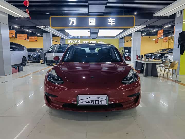 Фото 1 - Tesla Model 3