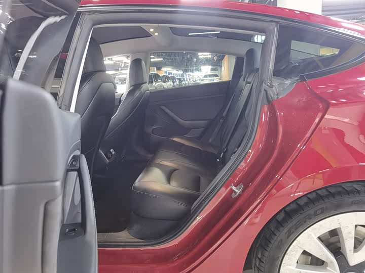 Фото 5 - Tesla Model 3