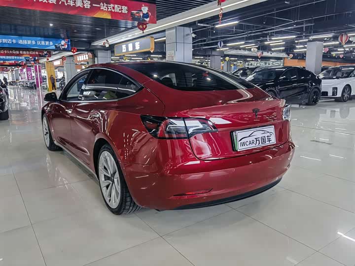 Фото 8 - Tesla Model 3
