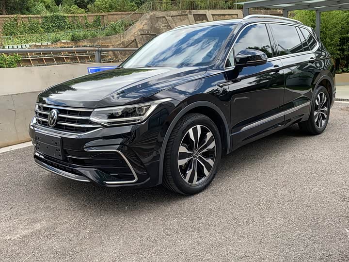 Фото 1 - Volkswagen Tiguan L Pro