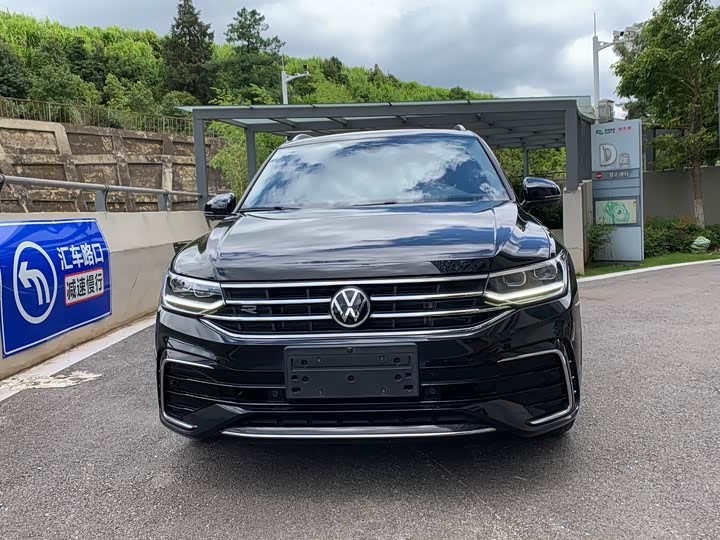 Фото 2 - Volkswagen Tiguan L Pro