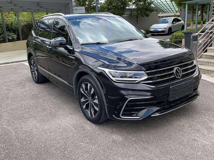 Фото 4 - Volkswagen Tiguan L Pro