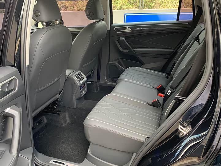 Фото 9 - Volkswagen Tiguan L Pro