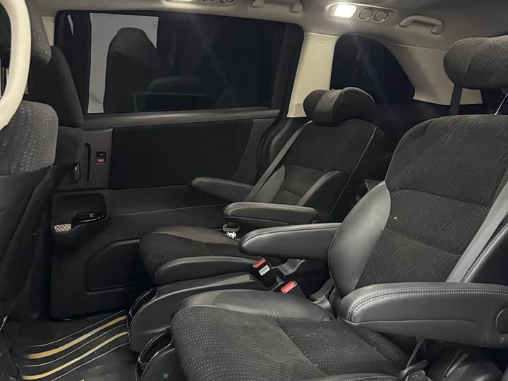 Фото 4 - Honda Elysion