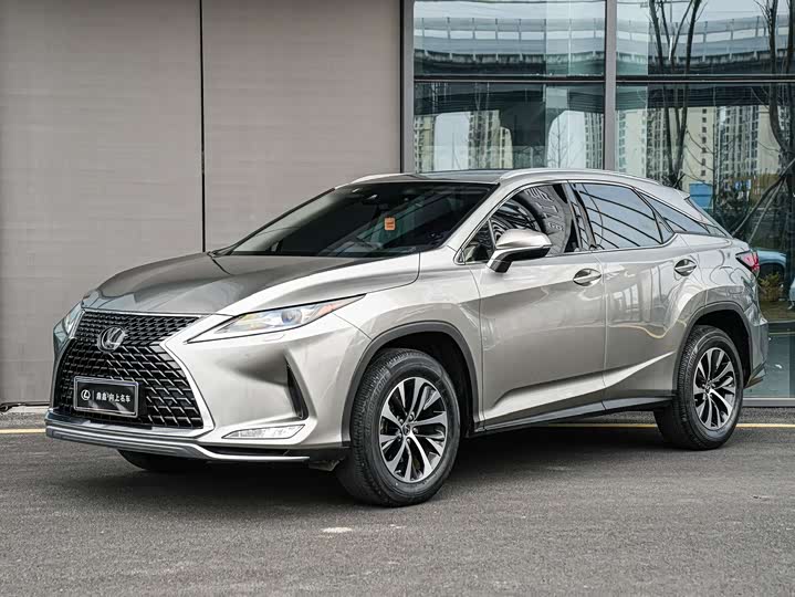 Фото 1 - Lexus RX