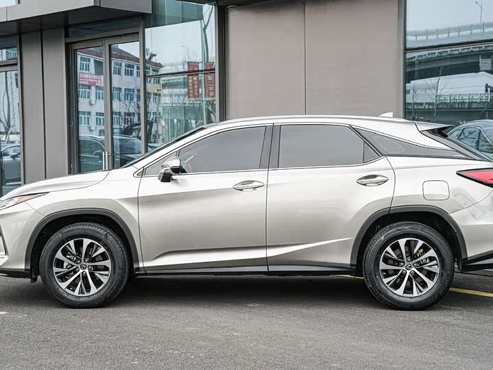 Фото 7 - Lexus RX