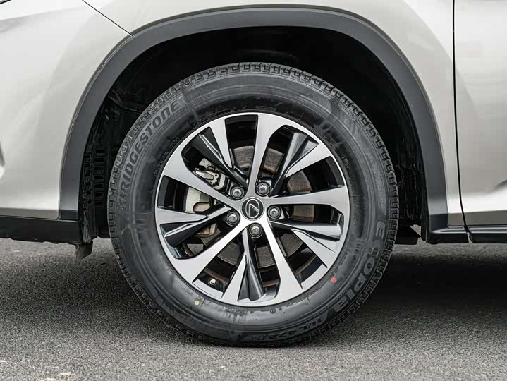 Фото 8 - Lexus RX