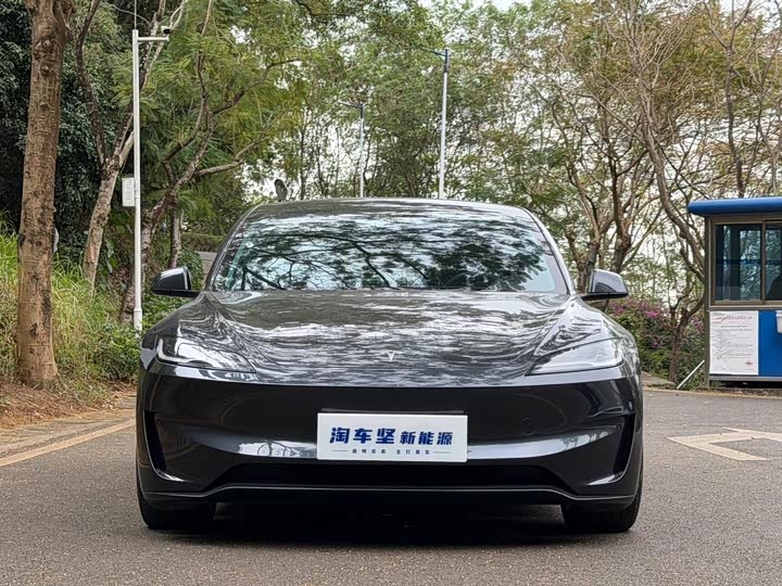 Фото 4 - Tesla Model 3