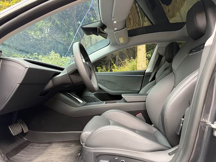 Фото 6 - Tesla Model 3