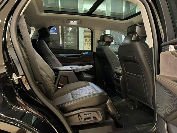 Фото 9 - Ford Edge