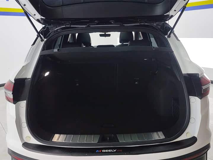 Фото 4 - Geely Coolray