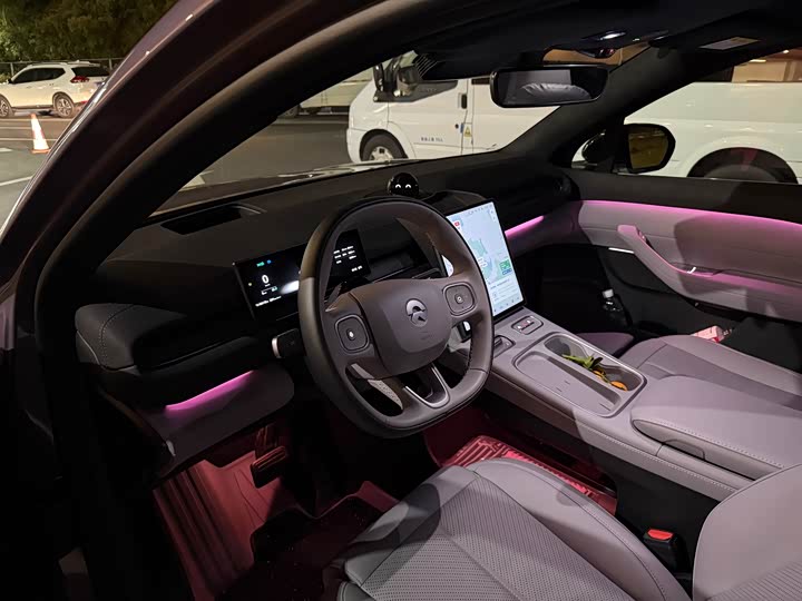 Фото 3 - Nio EC6