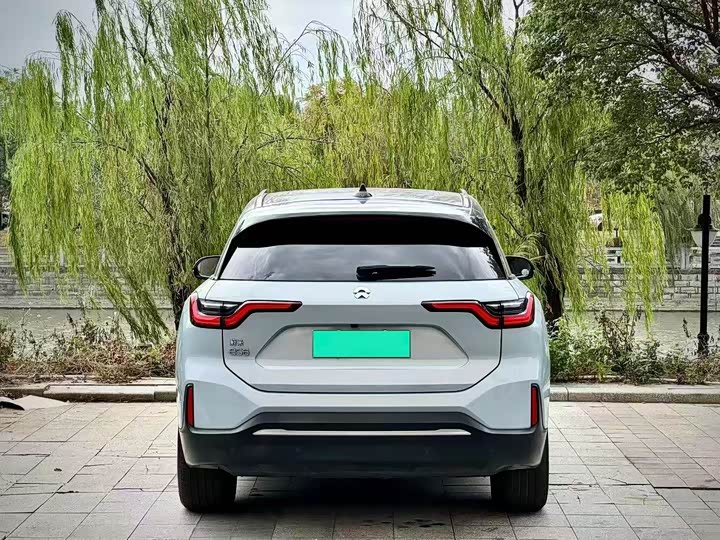 Фото 3 - Nio ES6