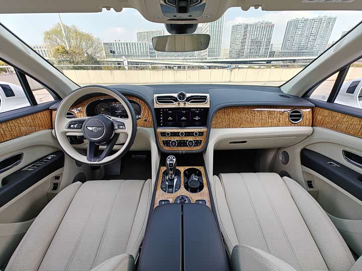 Фото 9 - Bentley Bentayga