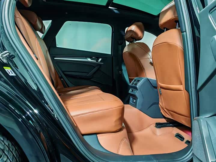 Фото 6 - Audi Q5L