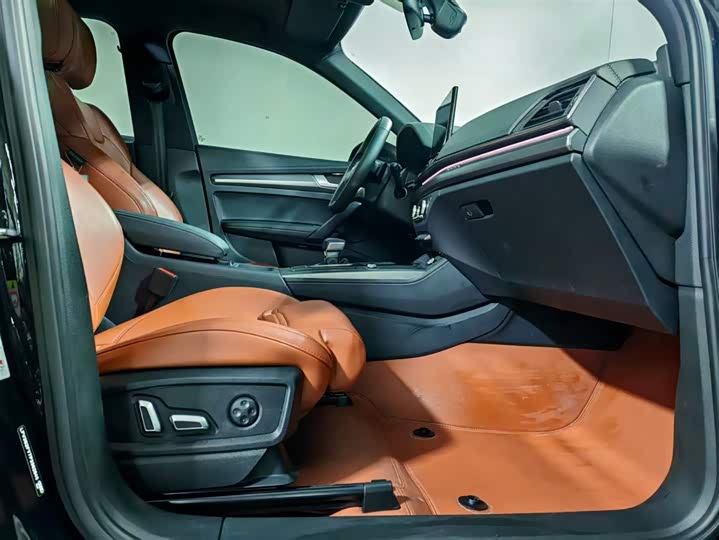 Фото 7 - Audi Q5L