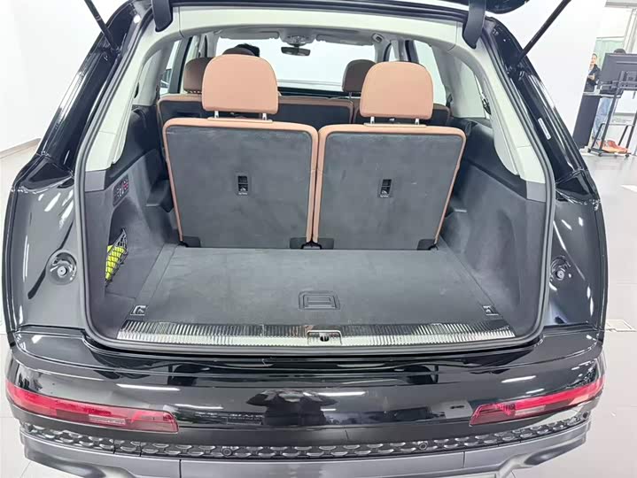 Фото 8 - Audi Q7