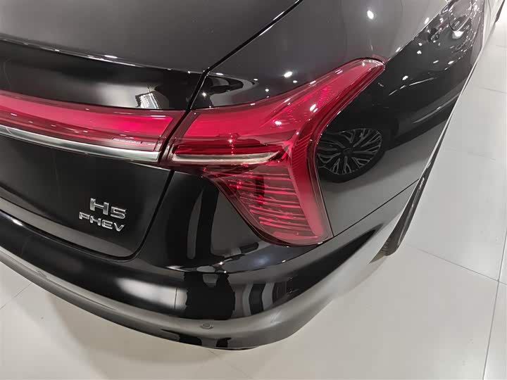Фото 8 - Hongqi H5 Hybrid