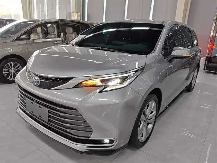 Фото 2 - Toyota Sienna