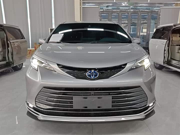 Фото 3 - Toyota Sienna