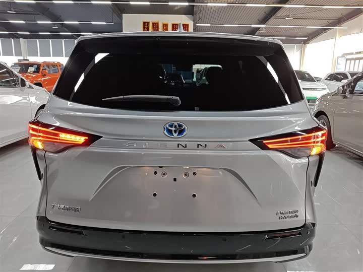 Фото 6 - Toyota Sienna