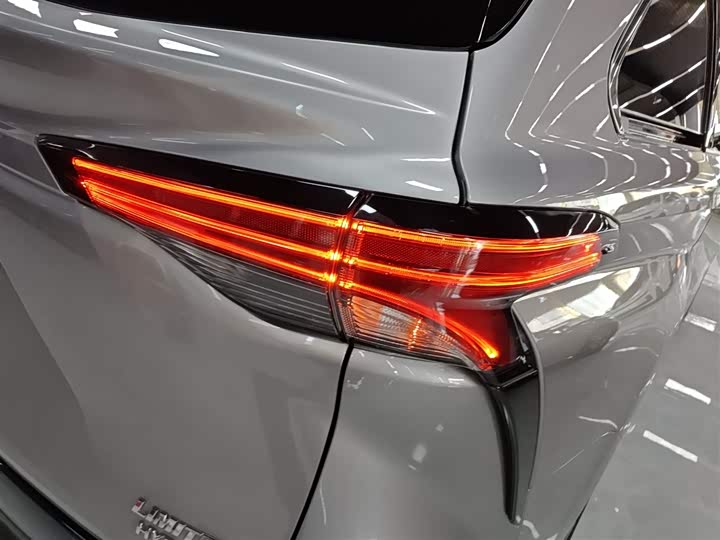 Фото 8 - Toyota Sienna