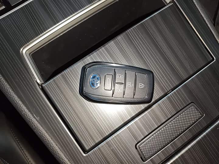 Фото 9 - Toyota Sienna