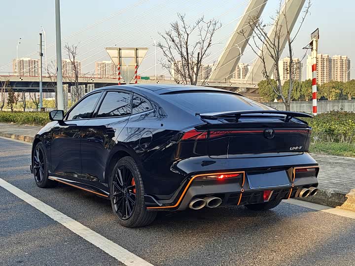 Фото 5 - Changan UNI-V