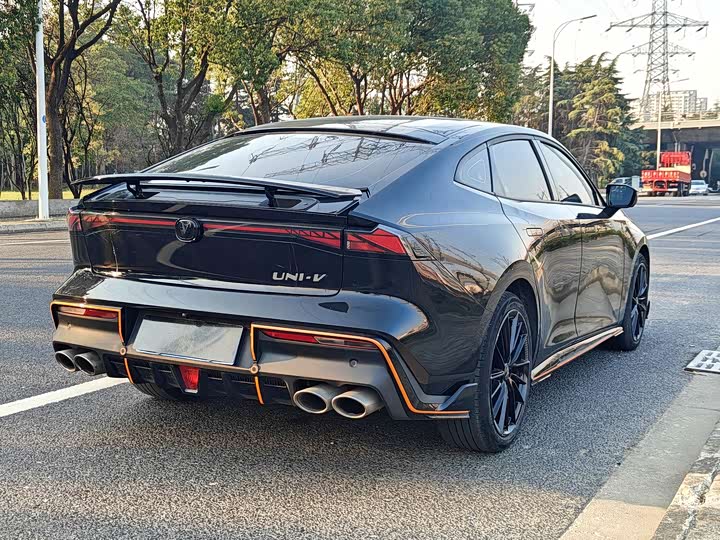 Фото 7 - Changan UNI-V