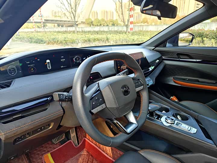 Фото 8 - Changan UNI-V