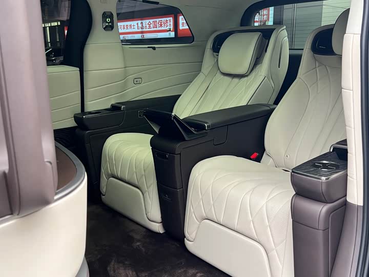 Фото 9 - Denza D9