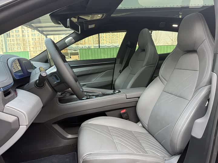 Фото 4 - Zeekr 001