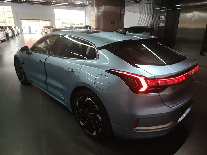 Фото 7 - Zeekr 001