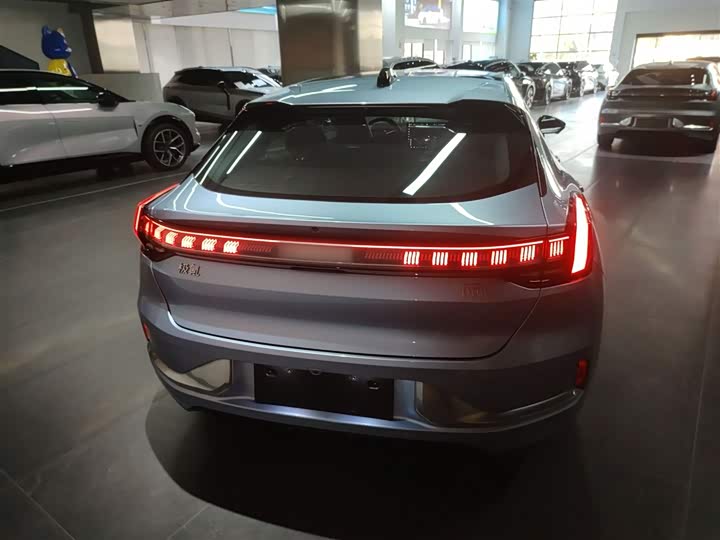 Фото 8 - Zeekr 001