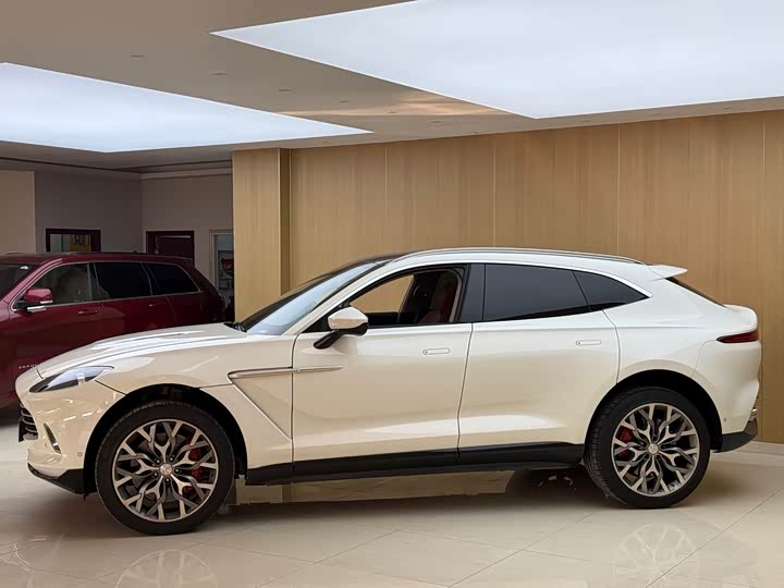 Фото 4 - Aston Martin DBX