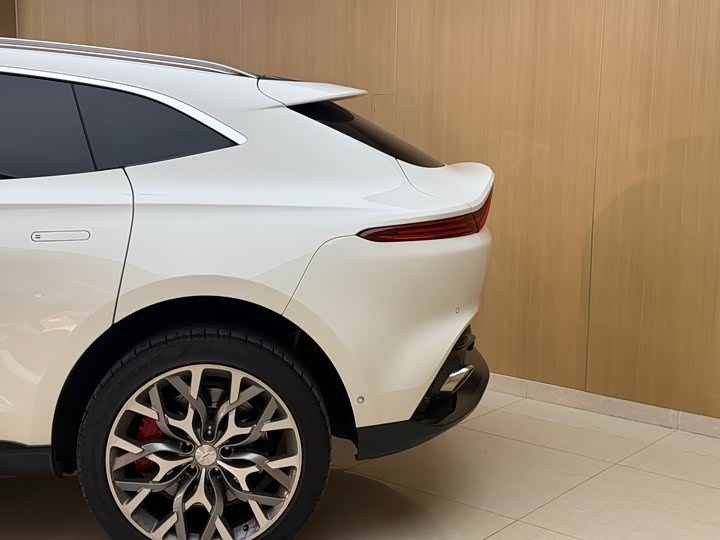 Фото 5 - Aston Martin DBX