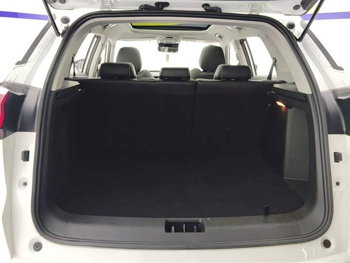 Фото 4 - Geely Atlas