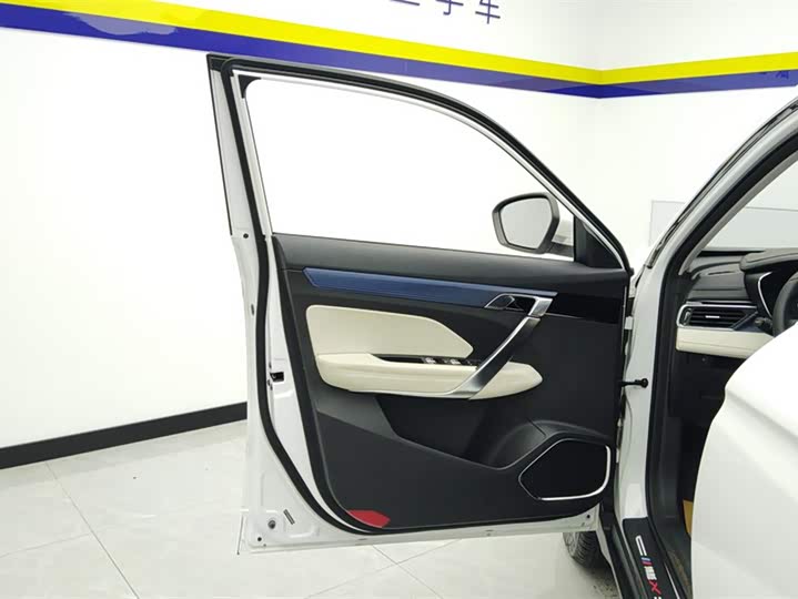 Фото 7 - Geely Atlas