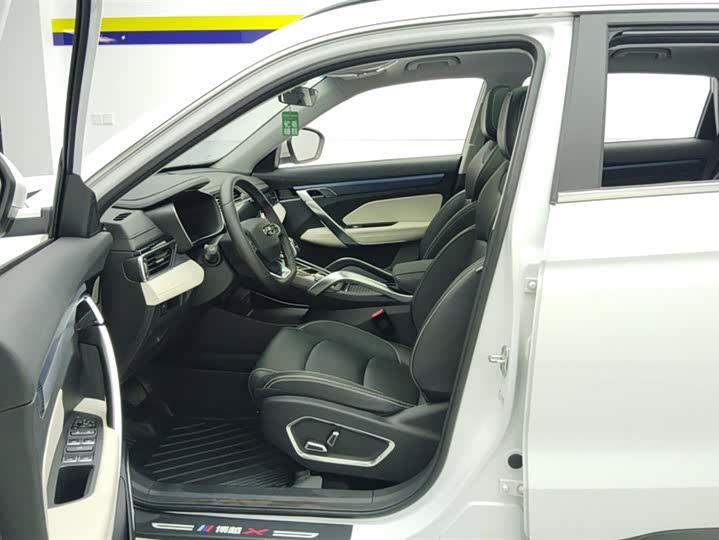 Фото 9 - Geely Atlas