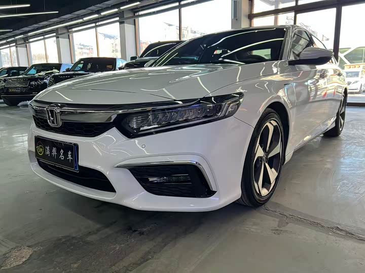 Фото 1 - Honda Inspire