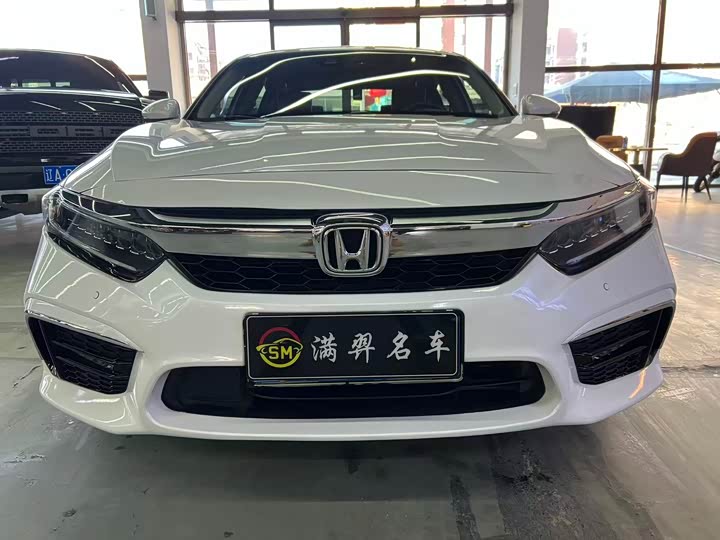 Фото 2 - Honda Inspire