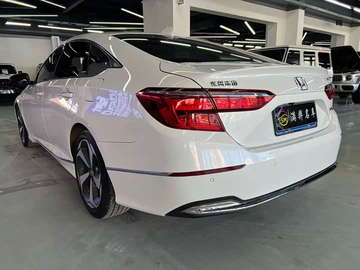 Фото 4 - Honda Inspire