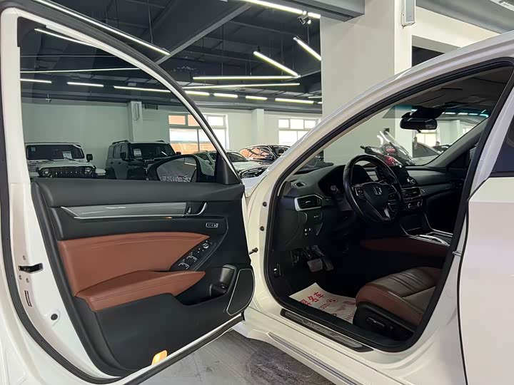 Фото 7 - Honda Inspire