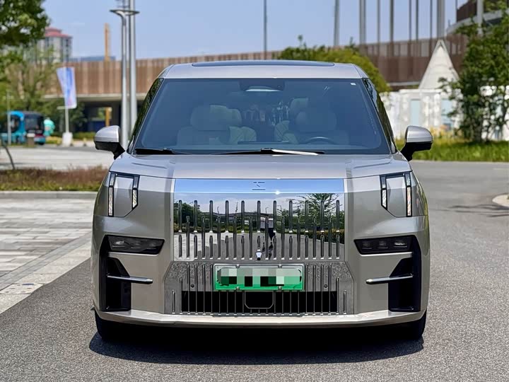 Фото 2 - Zeekr 009