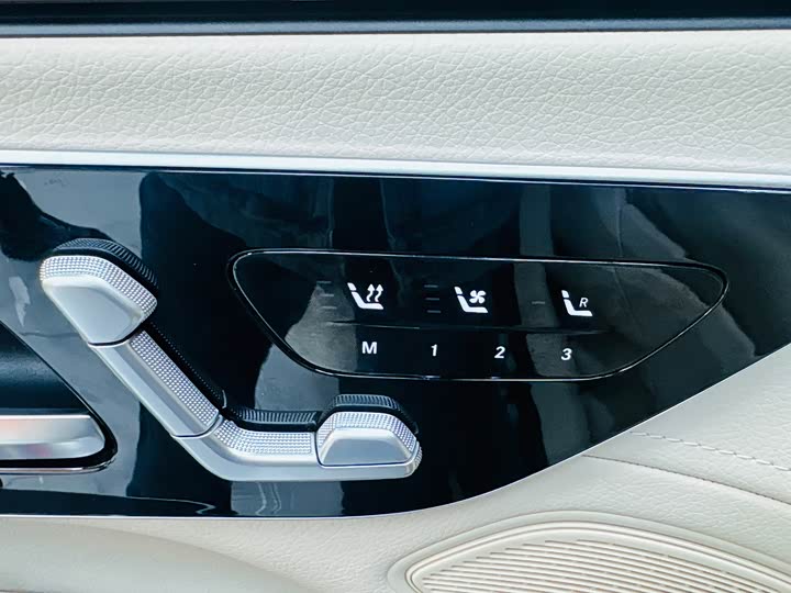 Фото 7 - Mercedes-Benz EQS SUV