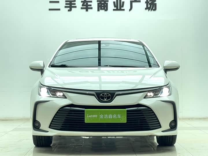 Фото 2 - Toyota Corolla