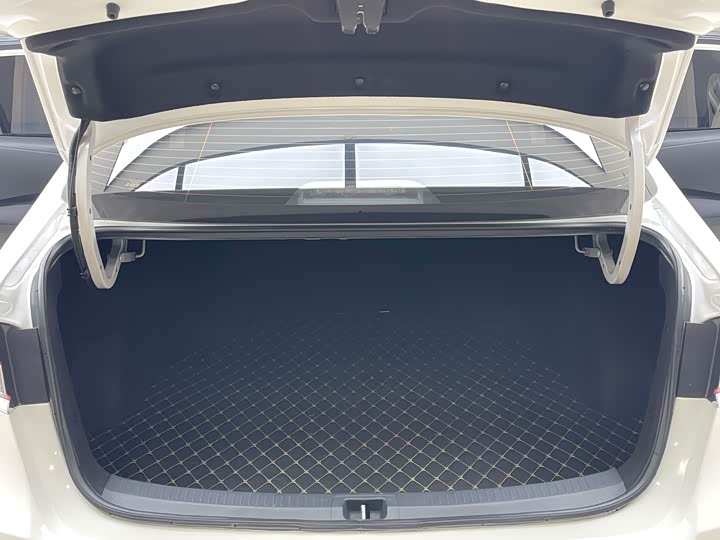 Фото 8 - Toyota Corolla