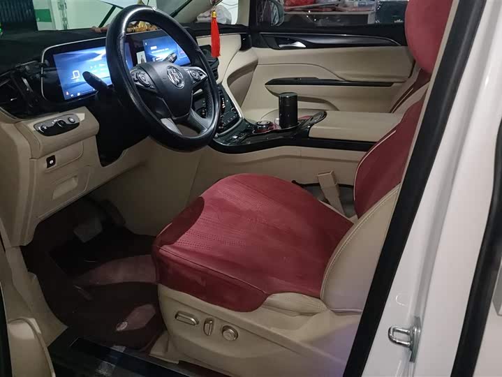 Фото 9 - Buick GL8 ES