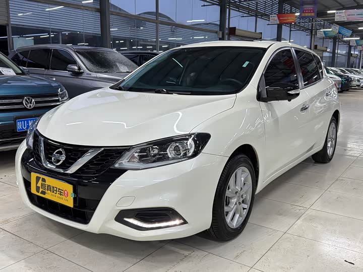 Фото 1 - Nissan Tiida