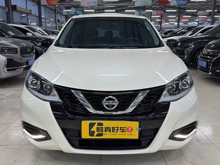 Фото 2 - Nissan Tiida